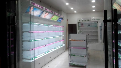 宿遷宿達(dá) 化妝品展柜、個(gè)人護(hù)膚背柜與屈臣氏貨柜批發(fā)定制專(zhuān)家